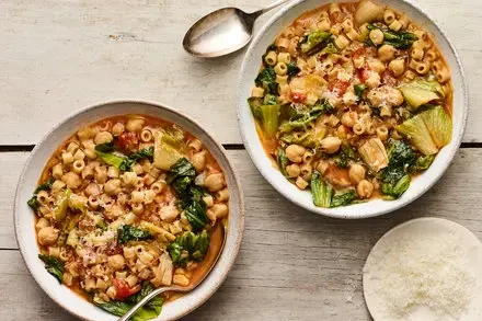 Pasta e Ceci: A Hearty Italian Chickpea & Pasta Stew